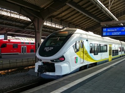 Spalinowy zespół trakcyjny SA139 na stacji Frankfurt Oder