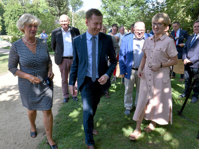Marszałek Elżbieta Anna Polak z premierem Saksonii Michael Kretschmerem i i prof. Moniką Grütters - Federalnym Ministerem Stanu