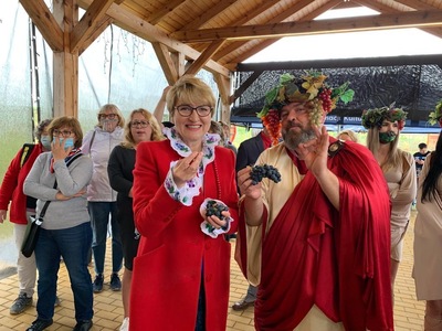 Marszałek Elżbieta Anna Polak i Bachus