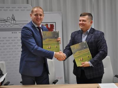 Wicemarszałek Łukasz Porycki i prezydent Jacek Wójcicki