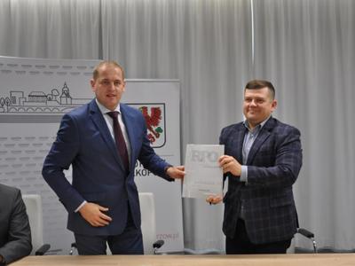 Wicemarszałek Łukasz Porycki i prezydent Jacek Wójcicki
