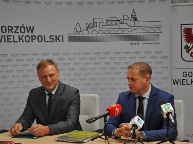 Wicemarszałek Łukasz Porycki i dyrektor Mirosław Glaz