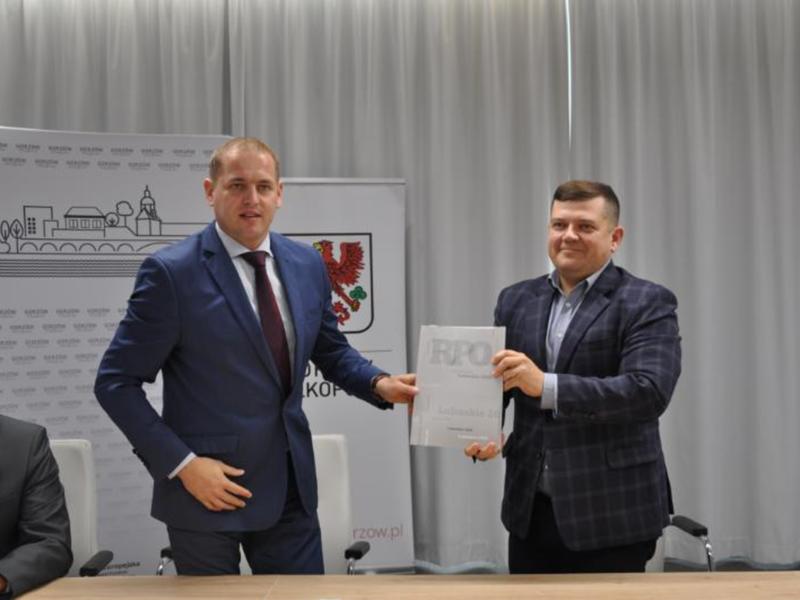 Wicemarszałek Łukasz Porycki i prezydent Jacek Wójcicki
