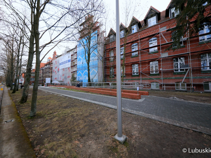 Prace związane z termomodernizacją wykonywane są obecnie na większości budynków szpitala.