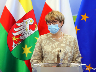 Marszałek Województwa Lubuskiego Elżbieta Anna Polak podczas konferencji pt. „Krajowy Plan Odbudowy - Lubuskie”.