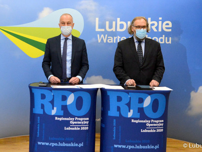 Od lewej: członek zarządu Marcin Jabłoński, dyrektor Biura Projektów Własnych Wojciech Olszewski
