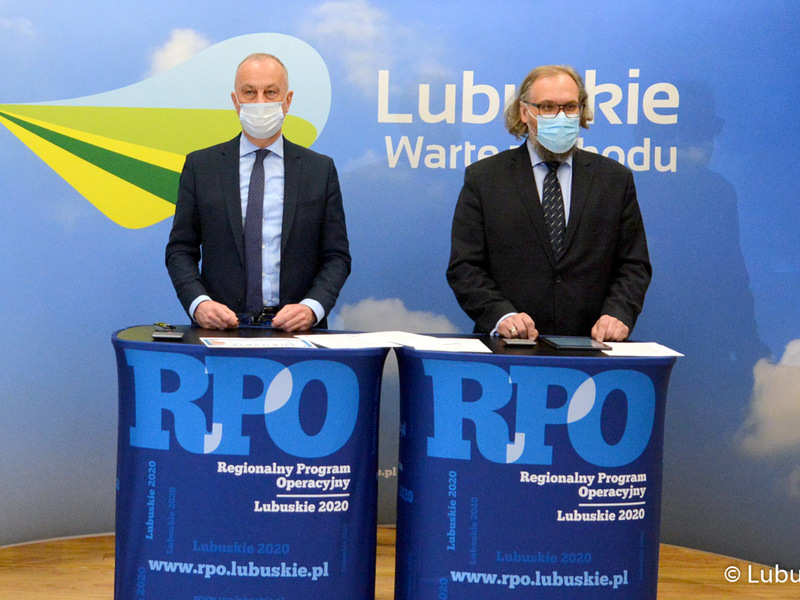 Od lewej: członek zarządu Marcin Jabłoński, dyrektor Biura Projektów Własnych Wojciech Olszewski