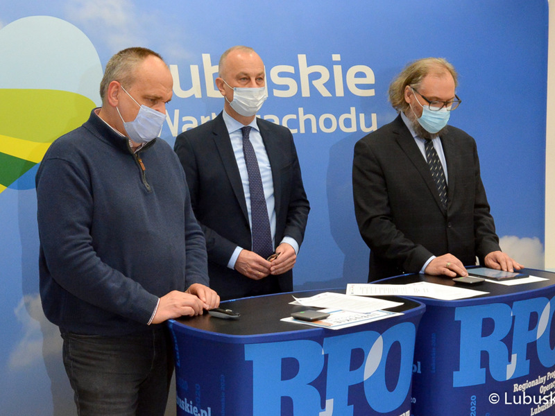 Od lewej: Jerzy Ostrouch, prezes szpitala w Gorzowie Wlkp., członek zarządu Marcin Jabłoński, dyrektor Biura Projektów Własnych Wojciech Olszewski