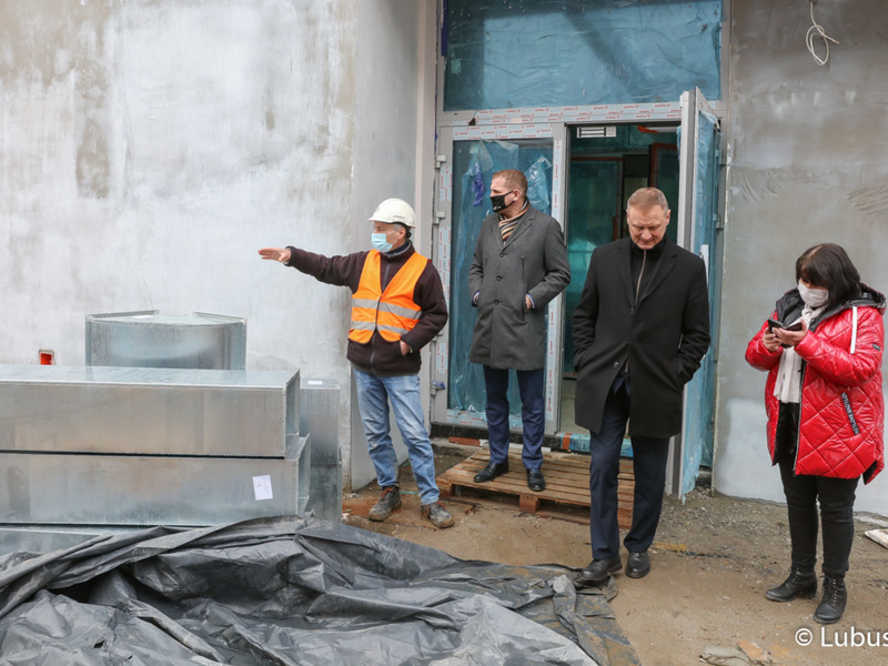 Trwa rozbudowa Regionalnego Centrum Animacji Kultury w Zielonej Górze. W środę (17 marca 2021 r.) inwestycję wizytował wicemarszałek Łukasz Porycki.