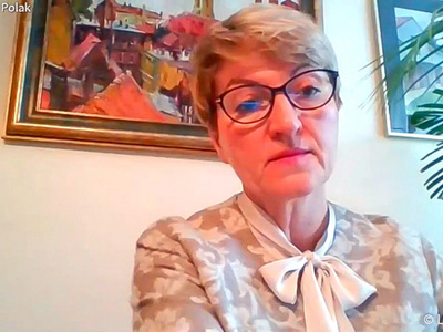 Konferencja prasowa dot. budowy ścieżki rowerowej Zielona Góra - Marzęcin - NIedoradz - Otyń oraz zakupu działki w Nowym Kisielinie. Na zdjęciu marszałek Elżbieta Anna Polak.