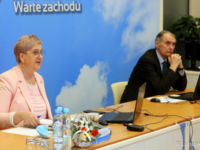 Sesja Sejmiku Województwa Lubuskiego. Na zdjęciu przewodnicząca Wioleta Haręźlak oraz wiceprzewodniczący Jerzy Wierchowicz.