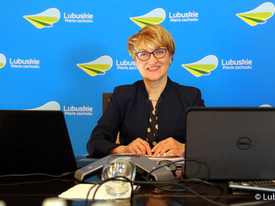 XXXI Zwyczajna Sesja Sejmiku Województwa Lubuskiego w trybie online. Na zdjęciu marszałek Elżbieta Anna Polak.