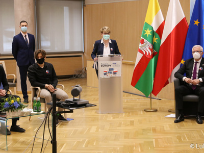 Uczestnicy debaty pn. Przyszłość Europy. Z młodymi dla młodych.