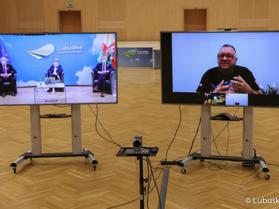 Uczestnicy debaty pn. Przyszłość Europy. Z młodymi dla młodych.