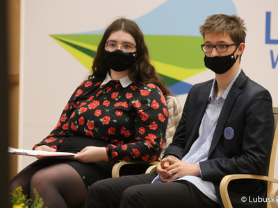 Uczestnicy debaty pn. Przyszłość Europy. Z młodymi dla młodych.