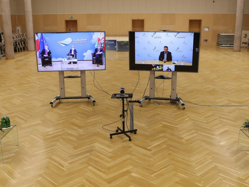 Uczestnicy debaty pn. Przyszłość Europy. Z młodymi dla młodych.