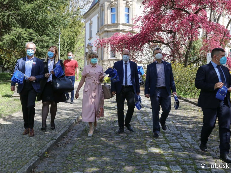 Uczestnicy konferencji prasowej "Śladami Unii Europejskiej" w Muzeum im. J. Dekerta w Gorzowie Wlkp.