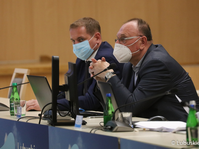 XXXII sesja Sejmiku Województwa Lubuskiego. Na zdjęciu wicemarszałkowie:Stanisław Tomczyszyn (na pierwszym planie) oraz Łukasz Porycki. 