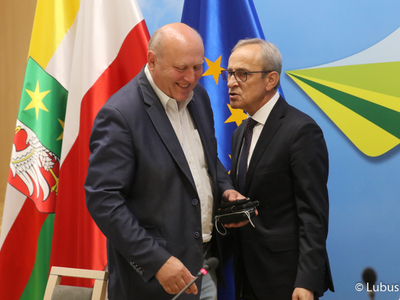 XXXII sesja Sejmiku Województwa Lubuskiego. Na zdjęciu Wacław Maciuszonek, nowy przewodniczący Sejsmiku Województwa Lubuskiego oraz Mirosław Marcinkiewicz, wiceprzewodniczący Sejmiku Województwa Lubuskiego.