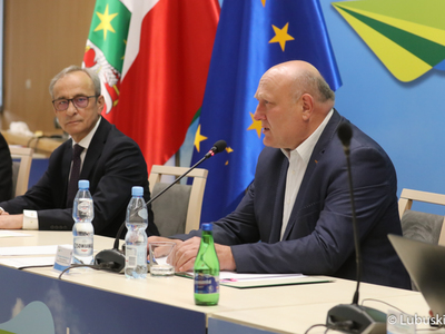 XXXII sesja Sejmiku Województwa Lubuskiego. Na zdjęciu Wacław Maciuszonek, nowy przewodniczący Sejsmiku Województwa Lubuskiego oraz Mirosław Marcinkiewicz, wiceprzewodniczący Sejmiku Województwa Lubuskiego.