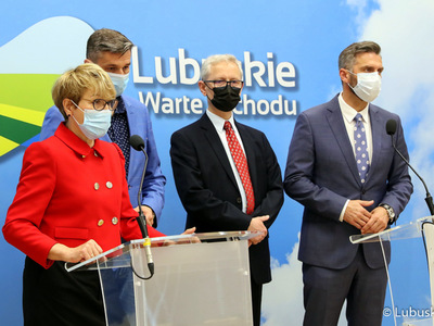 Konferencja prasowa dotycząca przekazania 12 mln zł na Środowiskowe Centrum Zdrowia Psychicznego dla Dzieci i Młodzieży w Zaborze. 
