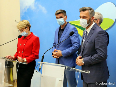 Konferencja prasowa dotycząca przekazania 12 mln zł na Środowiskowe Centrum Zdrowia Psychicznego dla Dzieci i Młodzieży w Zaborze. 