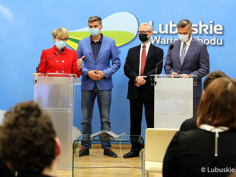 Konferencja prasowa dotycząca przekazania 12 mln zł na Środowiskowe Centrum Zdrowia Psychicznego dla Dzieci i Młodzieży w Zaborze.