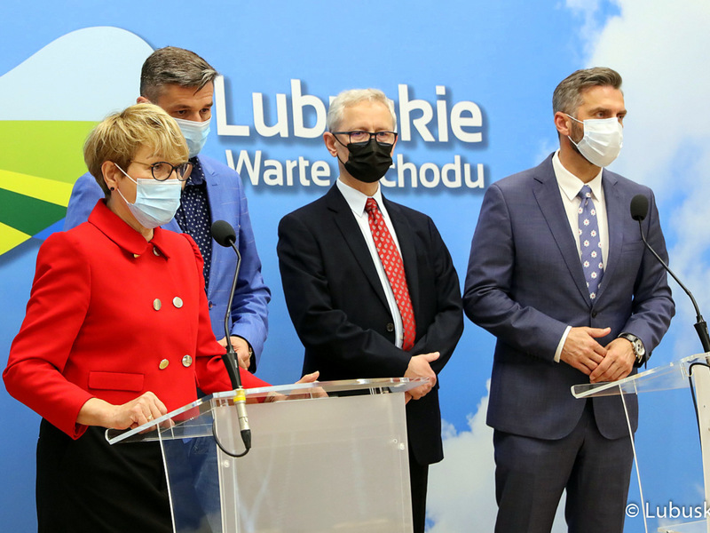 Konferencja prasowa dotycząca przekazania 12 mln zł na Środowiskowe Centrum Zdrowia Psychicznego dla Dzieci i Młodzieży w Zaborze.