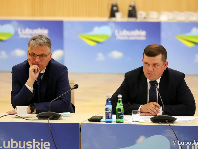 Pierwsze spotkanie z przedstawicielami nowopowstałych Miejskich Obszarów Funkcjonalnych. Na zdjęciu (od lewej): prezydent Zielonej Góry, Janusz Kubicki oraz prezydent Gorzowa Wlkp., Jacek Wójcicki.