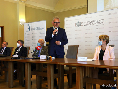 Konferencja prasowa z okazji 20-lecia Uniwersytetu Zielonogórskiego, z udziałem Marszałek Województwa Lubuskiego, Elżbiety Anny Polak.