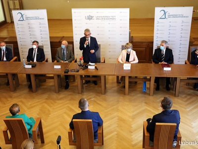 Konferencja prasowa z okazji 20-lecia Uniwersytetu Zielonogórskiego, z udziałem Marszałek Województwa Lubuskiego, Elżbiety Anny Polak.