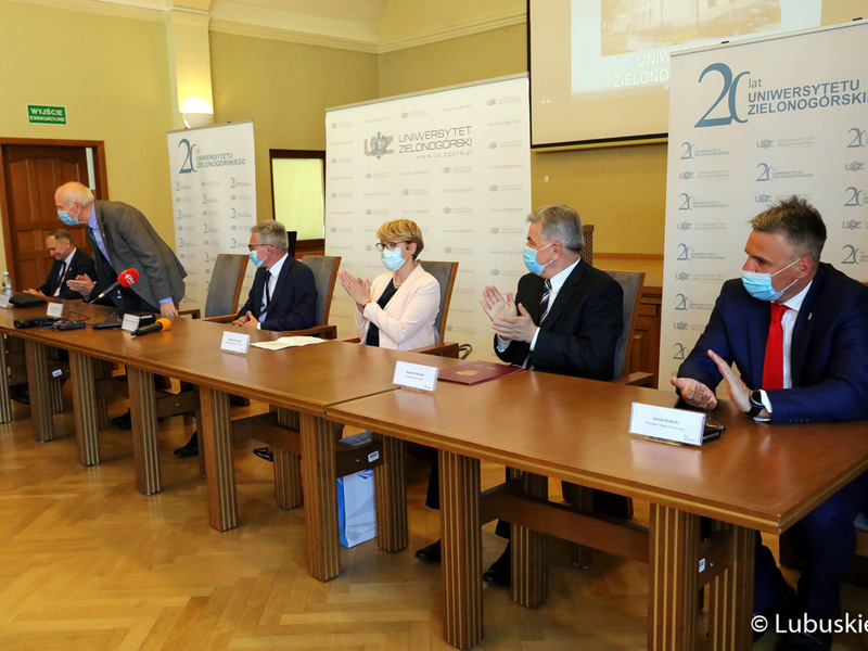 Konferencja prasowa z okazji 20-lecia Uniwersytetu Zielonogórskiego, z udziałem Marszałek Województwa Lubuskiego, Elżbiety Anny Polak.