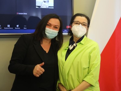W budynku Sejmu RP odbyła się debata „Kobiety w samorządzie”, w której udział wzięły m.in. posłanki: Katarzyna Osos i Zofia Czernow, marszałek Elżbieta Anna Polak, radna wojewódzka Anna Synowiec oraz wicestarosta Powiatu Żagańskiego, Anna Michalczuk.