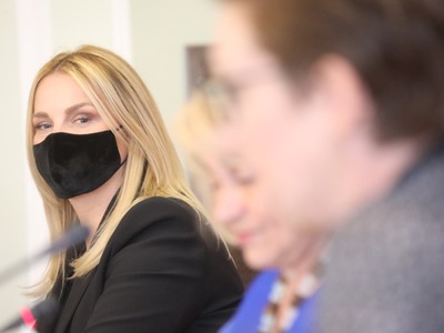 W budynku Sejmu RP odbyła się debata „Kobiety w samorządzie”, w której udział wzięły m.in. posłanki: Katarzyna Osos i Zofia Czernow, marszałek Elżbieta Anna Polak, radna wojewódzka Anna Synowiec oraz wicestarosta Powiatu Żagańskiego, Anna Michalczuk.