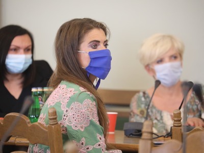 W budynku Sejmu RP odbyła się debata „Kobiety w samorządzie”, w której udział wzięły m.in. posłanki: Katarzyna Osos i Zofia Czernow, marszałek Elżbieta Anna Polak, radna wojewódzka Anna Synowiec oraz wicestarosta Powiatu Żagańskiego, Anna Michalczuk.
