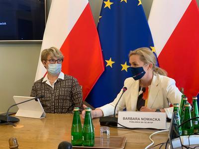 W budynku Sejmu RP odbyła się debata „Kobiety w samorządzie”, w której udział wzięły m.in. posłanki: Katarzyna Osos i Zofia Czernow, marszałek Elżbieta Anna Polak, radna wojewódzka Anna Synowiec oraz wicestarosta Powiatu Żagańskiego, Anna Michalczuk.