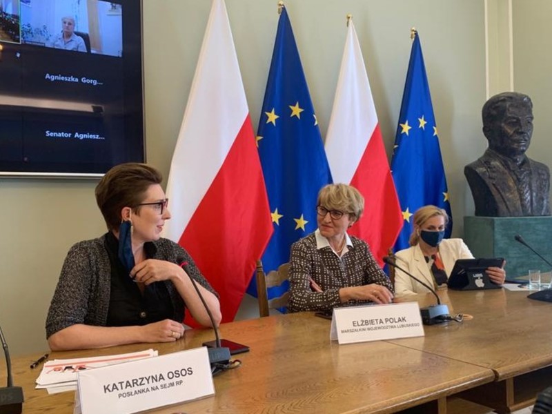 W budynku Sejmu RP odbyła się debata „Kobiety w samorządzie”, w której udział wzięły m.in. posłanki: Katarzyna Osos i Zofia Czernow, marszałek Elżbieta Anna Polak, radna wojewódzka Anna Synowiec oraz wicestarosta Powiatu Żagańskiego, Anna Michalczuk.