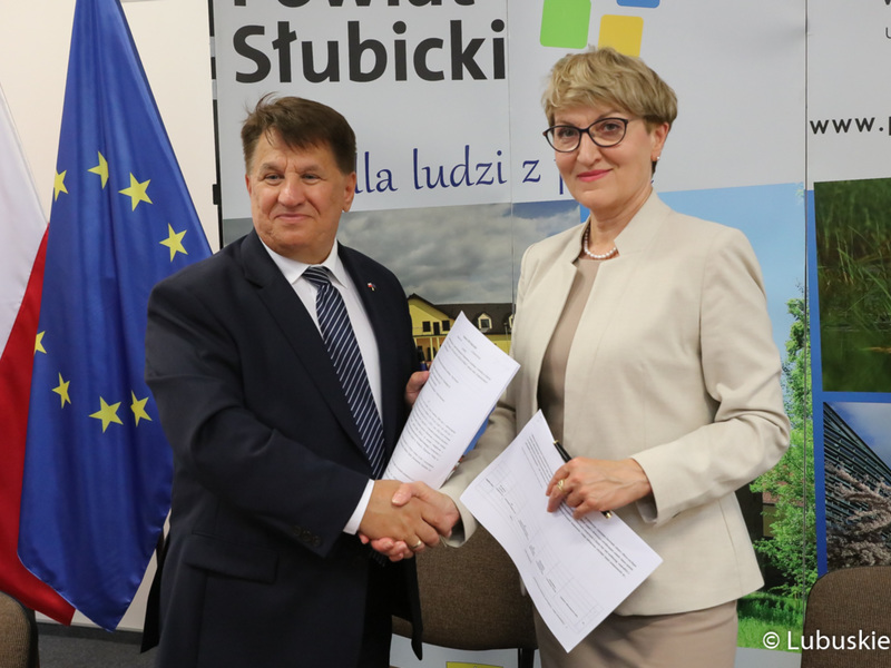Marszałek Elżbieta Anna Polak (na zdjęciu) i członek zarządu Marcin Jabłoński zawieźli umowę i dobrą wiadomość do Słubic. Tamtejszy szpital dostanie 500 tys. zł. Pieniądze zostaną przeznaczone na zakup śródoperacyjnego aparatu rentgenowskiego z ramieniem C.