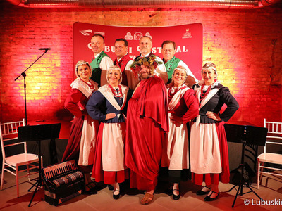 W piwnicy winiarskiej Ernesta Mühle w Parku Sowińskiego w Zielonej Górze oficjalnie otwarto Lubuski Festiwal Piwnic i Winnic. 