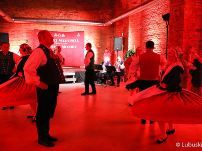 W piwnicy winiarskiej Ernesta Mühle w Parku Sowińskiego w Zielonej Górze oficjalnie otwarto Lubuski Festiwal Piwnic i Winnic. 