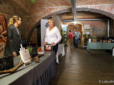 W piwnicy winiarskiej Ernesta Mühle w Parku Sowińskiego w Zielonej Górze oficjalnie otwarto Lubuski Festiwal Piwnic i Winnic. 