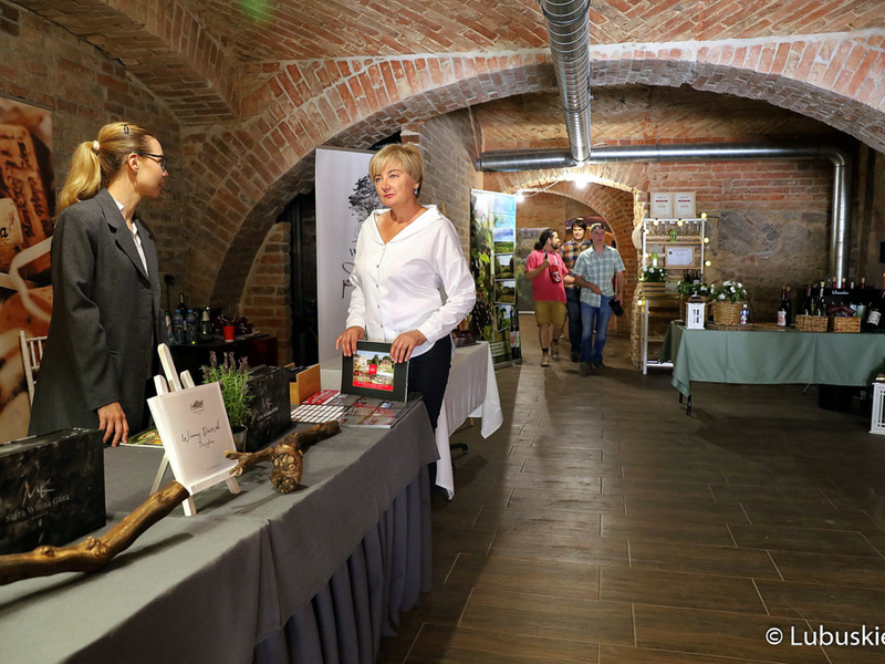W piwnicy winiarskiej Ernesta Mühle w Parku Sowińskiego w Zielonej Górze oficjalnie otwarto Lubuski Festiwal Piwnic i Winnic.