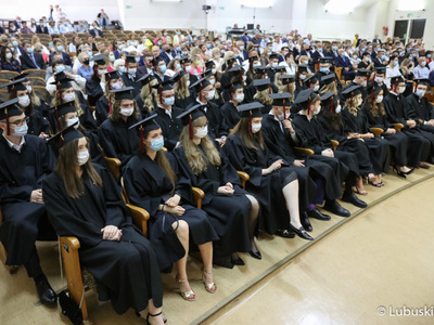 Gala absolutoryjna pierwszego rocznika kierunku lekarskiego Wydziału Lekarskiego i Nauk o Zdrowiu Collegium Medicum Uniwersytetu Zielonogórskiego. W uroczystości uczestniczyła Marszałek Województwa Lubuskiego, Elżbieta Anna Polak.