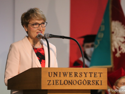 Gala absolutoryjna pierwszego rocznika kierunku lekarskiego Wydziału Lekarskiego i Nauk o Zdrowiu Collegium Medicum Uniwersytetu Zielonogórskiego. W uroczystości uczestniczyła Marszałek Województwa Lubuskiego, Elżbieta Anna Polak.
