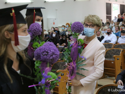Gala absolutoryjna pierwszego rocznika kierunku lekarskiego Wydziału Lekarskiego i Nauk o Zdrowiu Collegium Medicum Uniwersytetu Zielonogórskiego. W uroczystości uczestniczyła Marszałek Województwa Lubuskiego, Elżbieta Anna Polak.