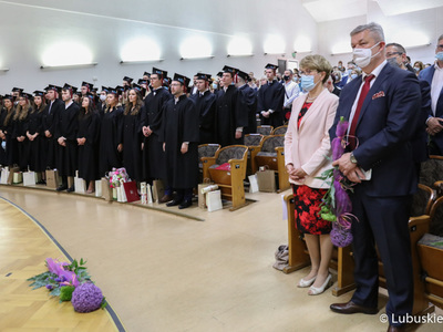 Gala absolutoryjna pierwszego rocznika kierunku lekarskiego Wydziału Lekarskiego i Nauk o Zdrowiu Collegium Medicum Uniwersytetu Zielonogórskiego. W uroczystości uczestniczyła Marszałek Województwa Lubuskiego, Elżbieta Anna Polak.