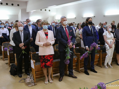 Gala absolutoryjna pierwszego rocznika kierunku lekarskiego Wydziału Lekarskiego i Nauk o Zdrowiu Collegium Medicum Uniwersytetu Zielonogórskiego. W uroczystości uczestniczyła Marszałek Województwa Lubuskiego, Elżbieta Anna Polak.