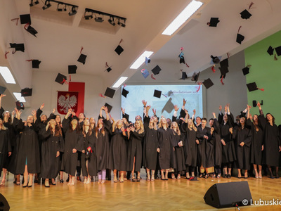 Gala absolutoryjna pierwszego rocznika kierunku lekarskiego Wydziału Lekarskiego i Nauk o Zdrowiu Collegium Medicum Uniwersytetu Zielonogórskiego. W uroczystości uczestniczyła Marszałek Województwa Lubuskiego, Elżbieta Anna Polak.