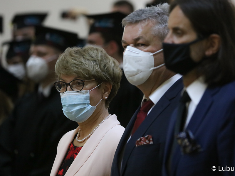 Gala absolutoryjna pierwszego rocznika kierunku lekarskiego Wydziału Lekarskiego i Nauk o Zdrowiu Collegium Medicum Uniwersytetu Zielonogórskiego. W uroczystości uczestniczyła Marszałek Województwa Lubuskiego, Elżbieta Anna Polak.
