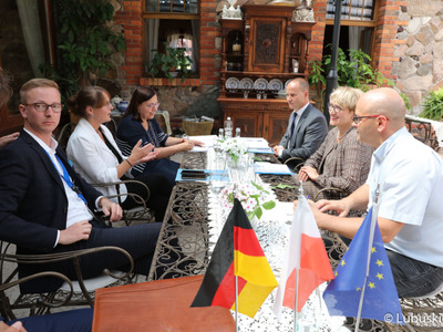 Spotkanie marszałek Elżbiety Anny Polak z Minister Finansów i Spraw Europejskich Landu Brandenburgia, Katrin Lange. Rozmowy dotyczyły m.in. pandemii oraz wspólnych planów na przyszłość.
